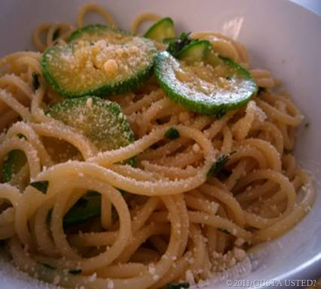 ¿Gusta Usted? SPAGHETTI AL OLIO CON HIERBAS Y CALABACITA Y RECETA DE